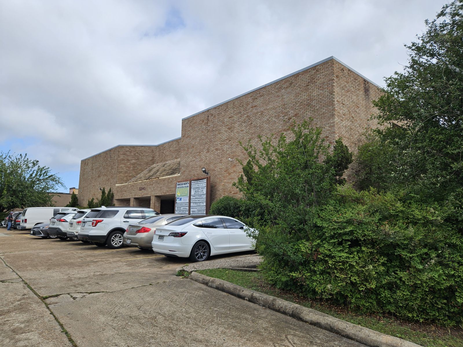 8240 Antoine Dr, Houston, TX - Centermark Commercial Real Estate
